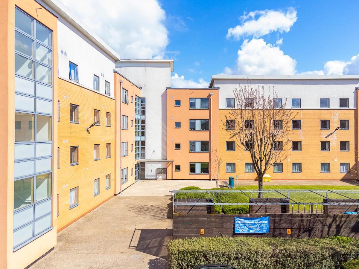 Vibrant Ensuite Rooms, Hatfield - Sk エクステリア 写真